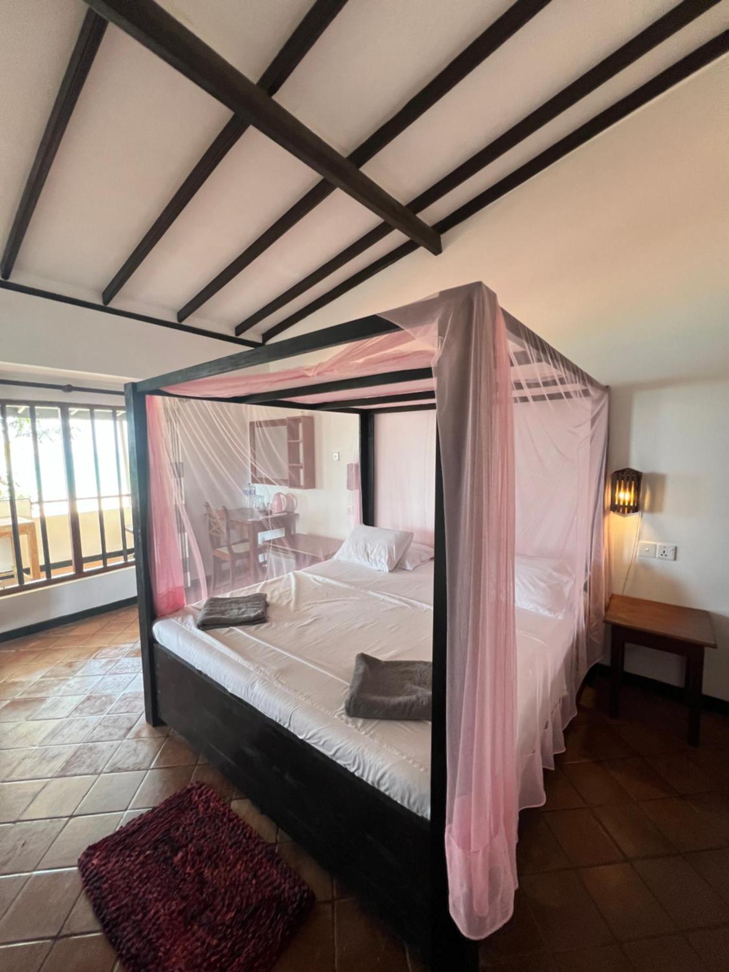 Sailors' Bay Bed & Breakfast Hikkaduwa Dış mekan fotoğraf