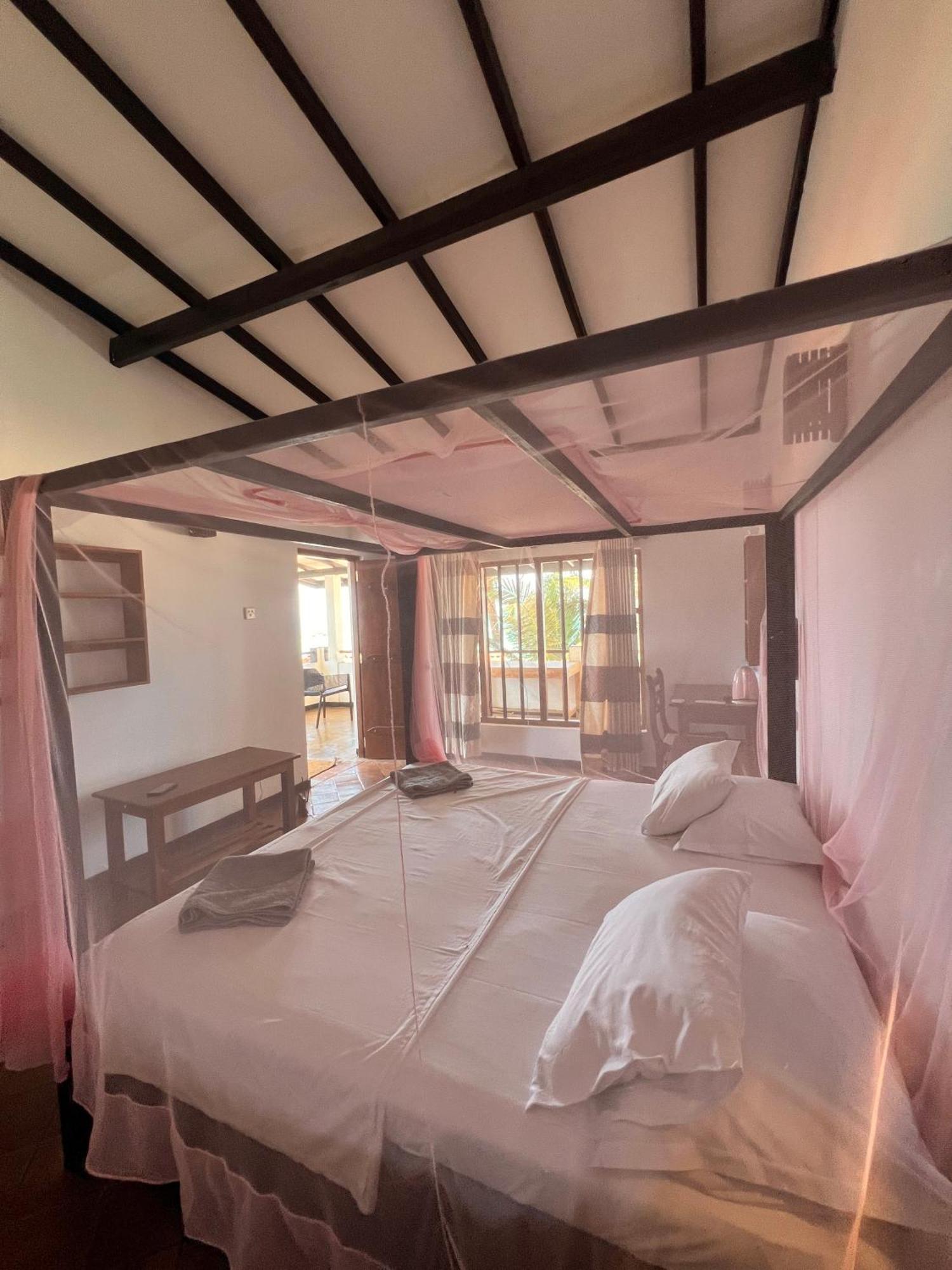 Sailors' Bay Bed & Breakfast Hikkaduwa Dış mekan fotoğraf