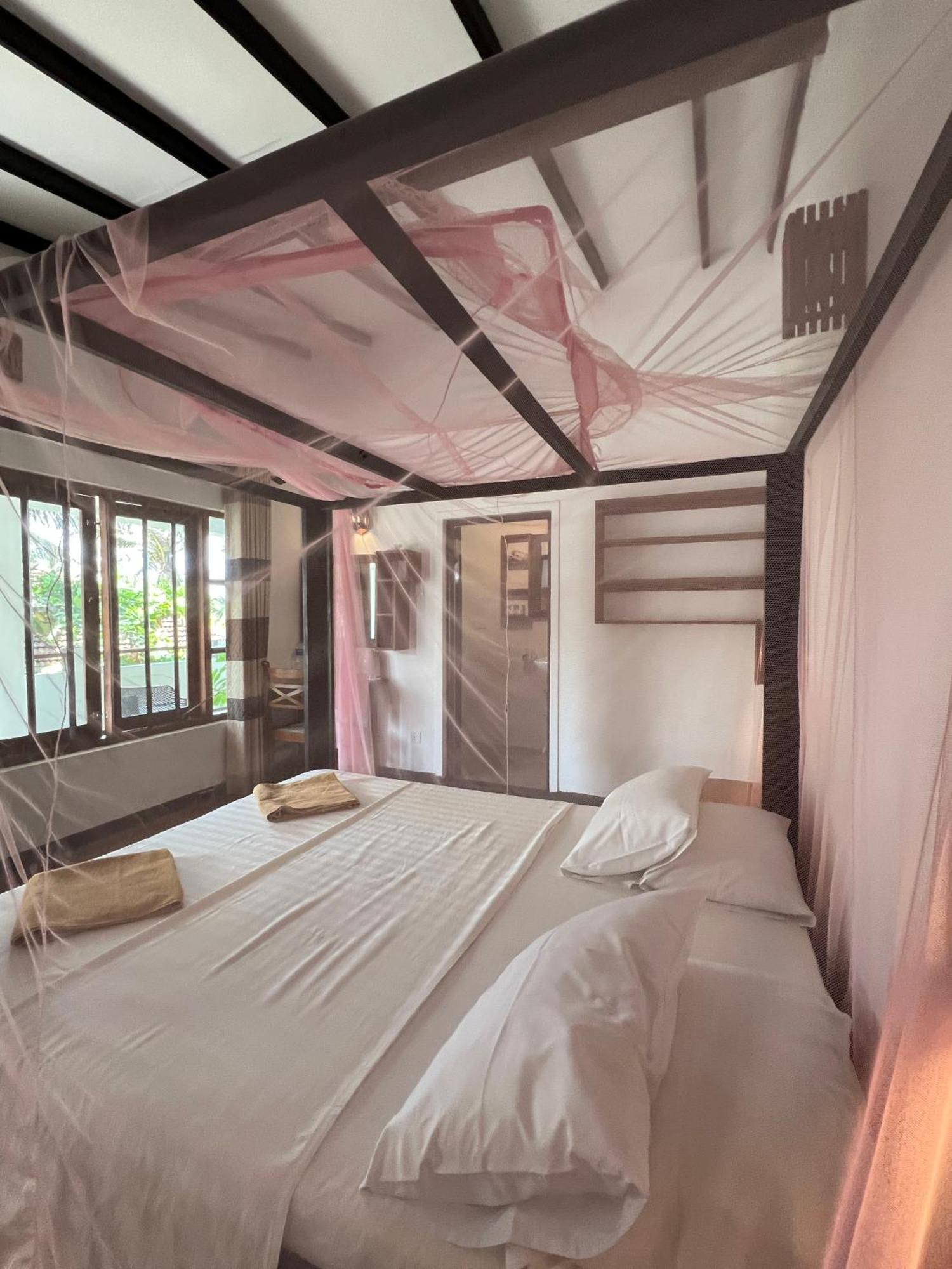 Sailors' Bay Bed & Breakfast Hikkaduwa Dış mekan fotoğraf
