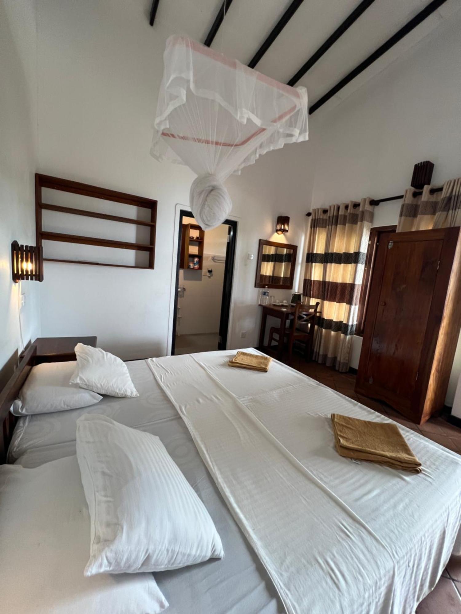 Sailors' Bay Bed & Breakfast Hikkaduwa Dış mekan fotoğraf